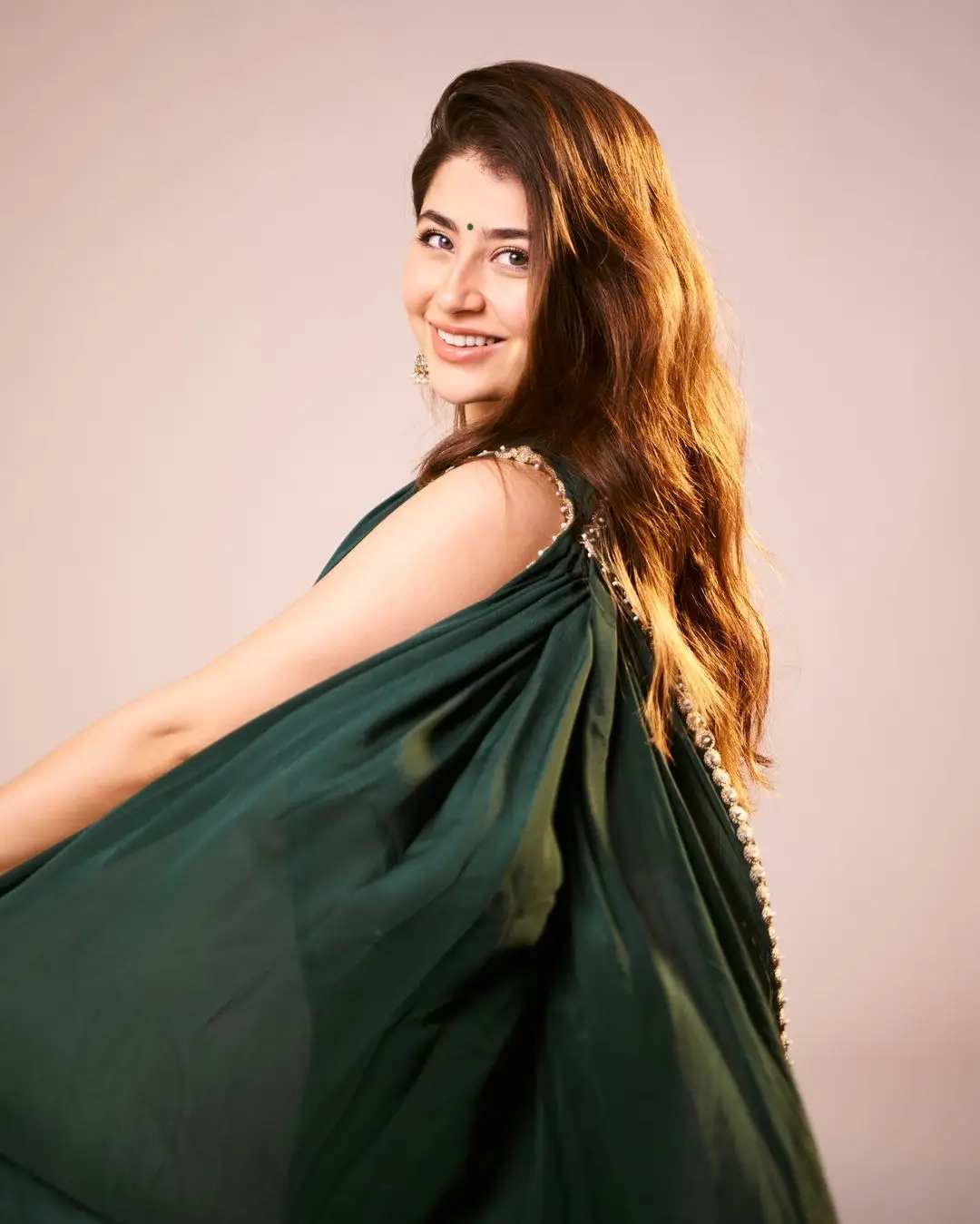 Hindi TV Actress Aditi Bhatia In Green Saree Sleeveless Blouse